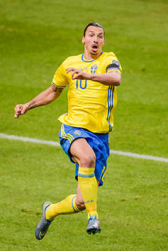Sveriges Zlatan Ibrahimovic jublar