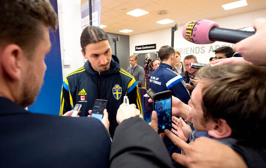 Sveriges Zlatan Ibrahimovic i mixed zone