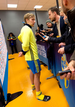Sveriges Emil Forsberg i mixed zone