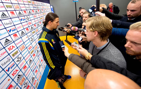 Sveriges Zlatan Ibrahimovic i mixed zone