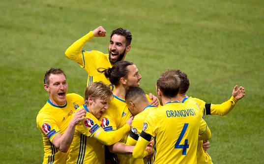 Sveriges Kim Källström, Emil Forsberg, Jimmy Durmaz och