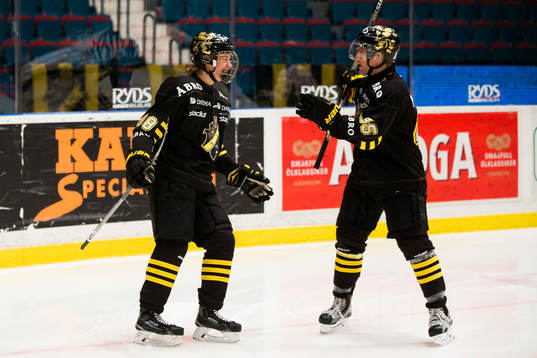 s Jesper Bratt jublar