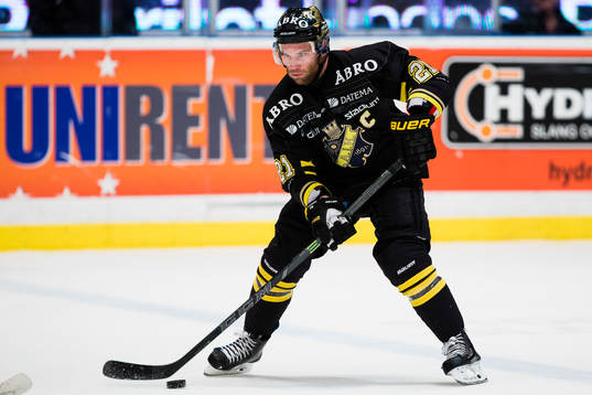 s Christian Sandberg med pucken
