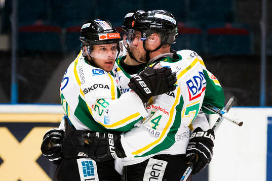 Björklövens Lucas Sandström och Stefan Öhman gratulerar