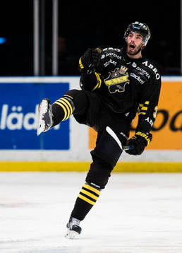 s Markus Lauridsen jublar