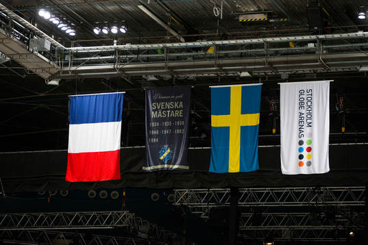 En fransk flagga hänger uppe i taket på Hovet