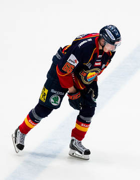 Djurgårdens Marcus Sörensen grinar illa