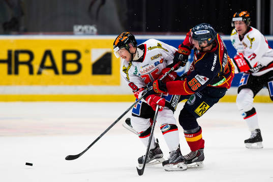 Örebros Greg Squires och Djurgårdens Robin Norell