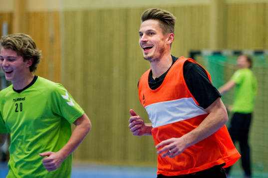 Markus Rosenberg besöker Ljunghusens handbollsklubb för