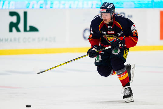 Djurgårdens Matt Anderson med pucken