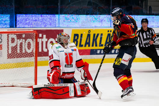 Örebros målvakt Julius Hudacek och Daniel Brodin