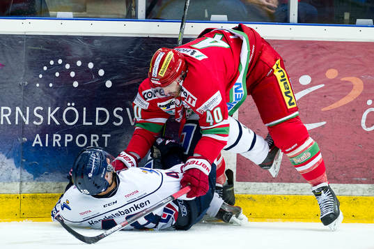 Linköpings Daniel Rahimi och Modos Maxim Lapierre