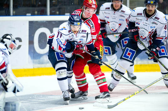 Linköpings Garrett Roe och Modos Victor Olofsson
