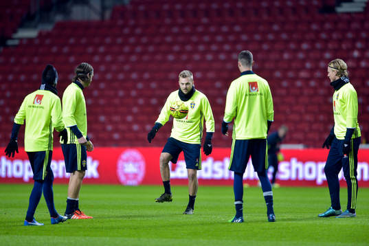Sveriges Jimmy Durmaz, Gustav Svensson, Sebastian Larsson,