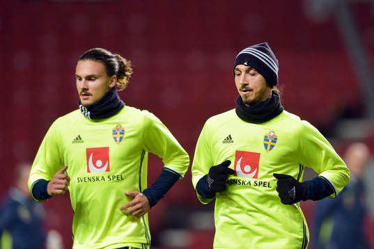 Sveriges Erik Johansson och Zlatan Ibrahimovic