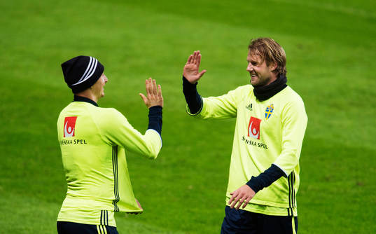 Kim Källström och Ola Toivonen jublar