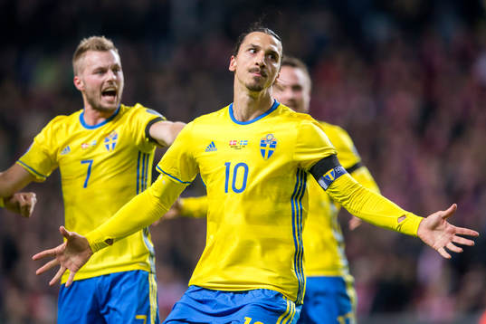 Sveriges Zlatan Ibrahimovic jublar