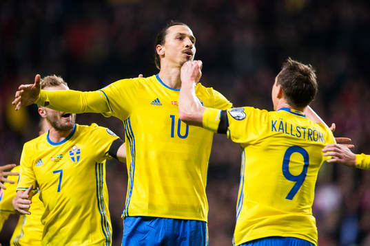 Sveriges Zlatan Ibrahimovic jublar
