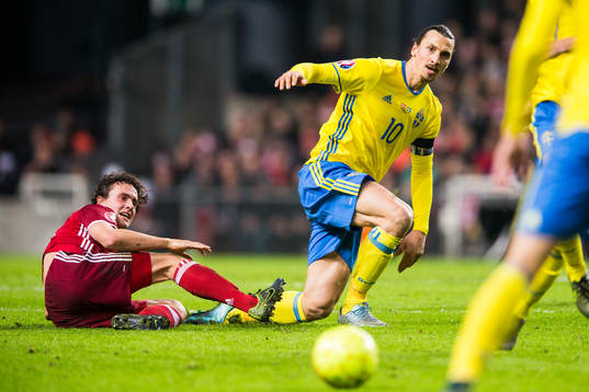 Danmarks Daniel Agger och Sveriges Zlatan Ibrahimovic
