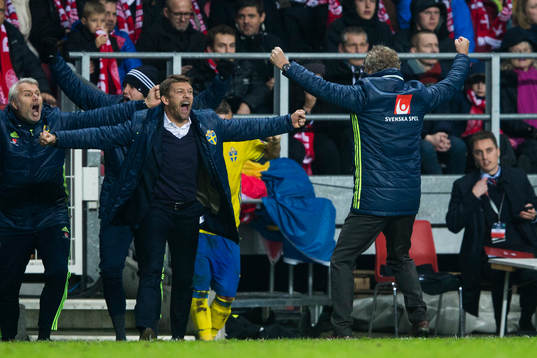 Sveriges players manager Marcus Allbäck och