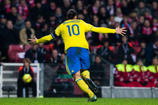 Sveriges Zlatan Ibrahimovic jublar