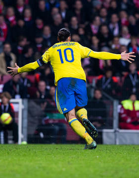 Sveriges Zlatan Ibrahimovic jublar