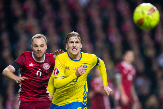 Danmarks Lars Jacobsen ligger steget
