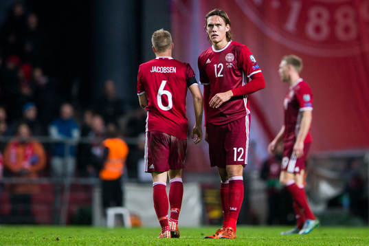 Danmarks Jannik Vestergaard deppar
