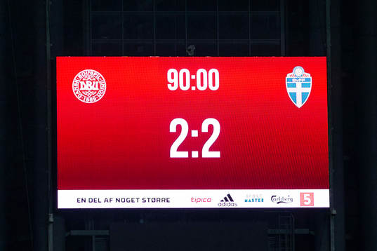 Slutresultatet 2-2 visas på storbildskärmen