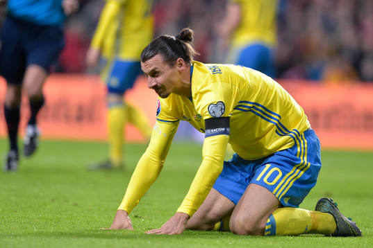 Sveriges Zlatan Ibrahimovic deppar och har ont
