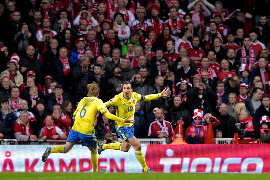 Sveriges Zlatan Ibrahimovic jublar