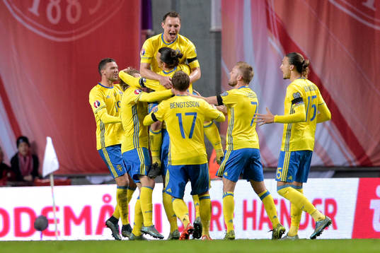 Sveriges Zlatan Ibrahimovic jublar