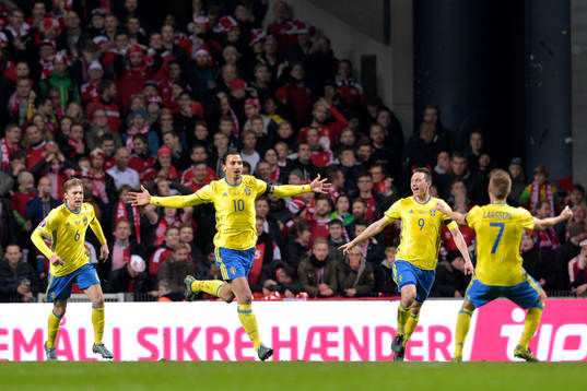 Sveriges Zlatan Ibrahimovic jublar