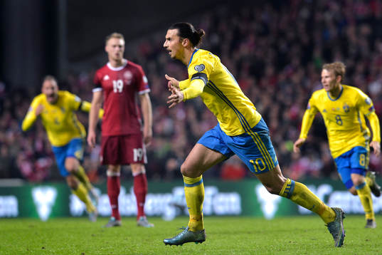 Sveriges Zlatan Ibrahimovic jublar