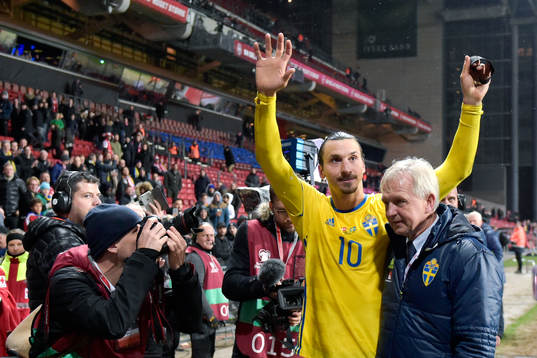 Sveriges Zlatan Ibrahimovic jublar