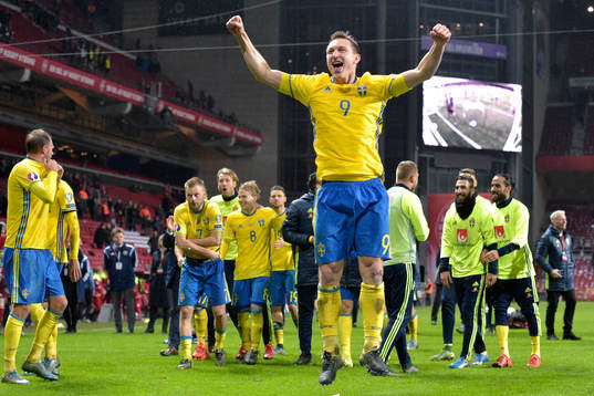 Sveriges Kim Källström jublar