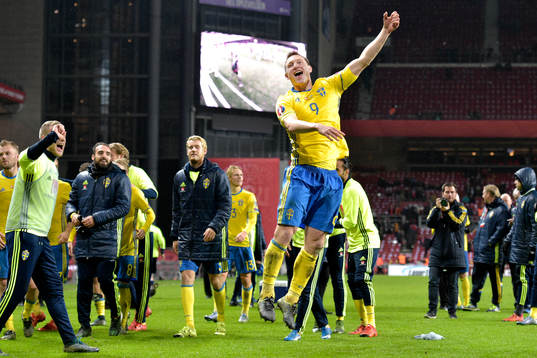 Sveriges Kim Källström jublar