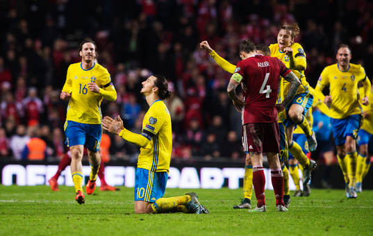 Sveriges Zlatan Ibrahimovic jublar