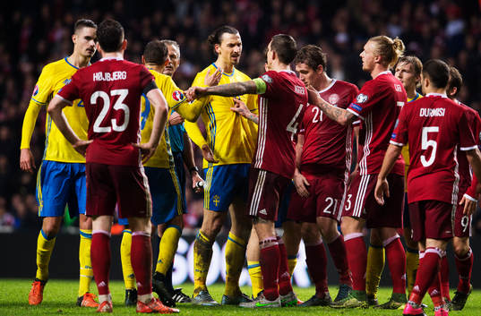 Sveriges Zlatan Ibrahimovic i bråk med Danmarks Daniel