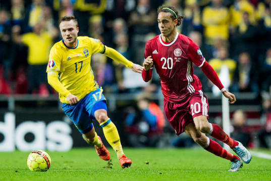 Sveriges Pierre Bengtsson och Danmarks Yussuf Poulsen