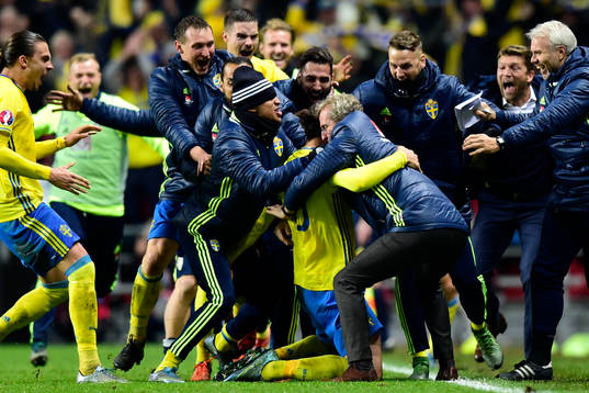 Sveriges Zlatan Ibrahimovic jublar