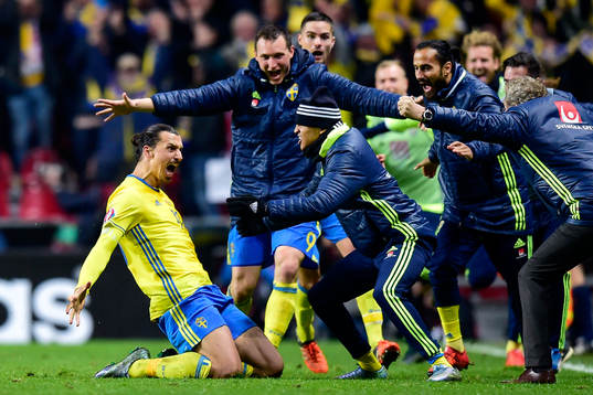 Bläddra bland fler bilder av Fotboll, EM-kval, playoff, Danmark - Sverige