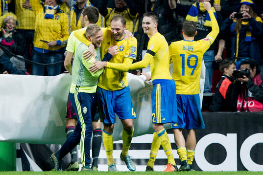 Sveriges John Guidetti kramar om Andreas Granqvist och