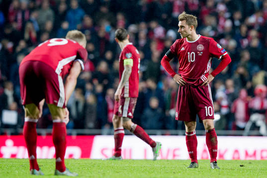 Danmarks Nicolai Jörgensen och Christian Eriksen deppar