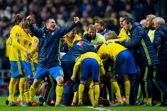 Sveriges Kim Källström jublar