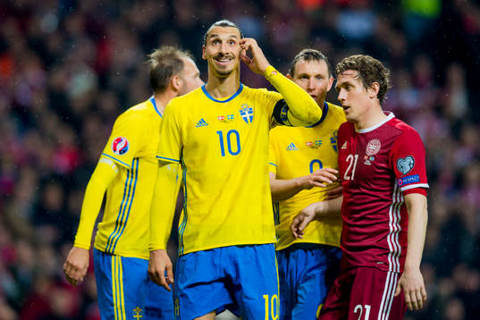 Sveriges Zlatan Ibrahimovic och Kim Källström samt