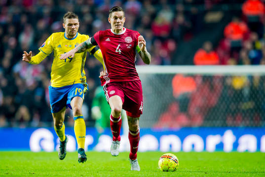 Sveriges Marcus Berg jagar Danmarks Daniel Agger