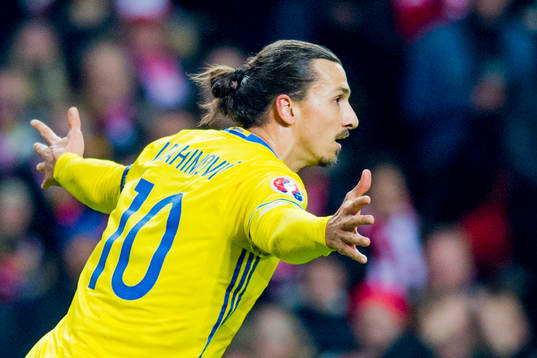 Sveriges Zlatan Ibrahimovic jublar