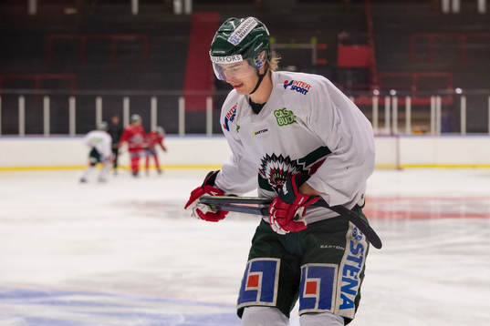 Frölundas Johan Sundström skjuter sönder sin klubba