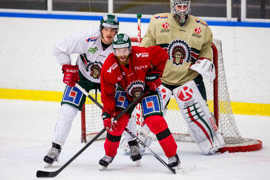 Frölundas Oliver Lauridsen och Robin Figren framför
